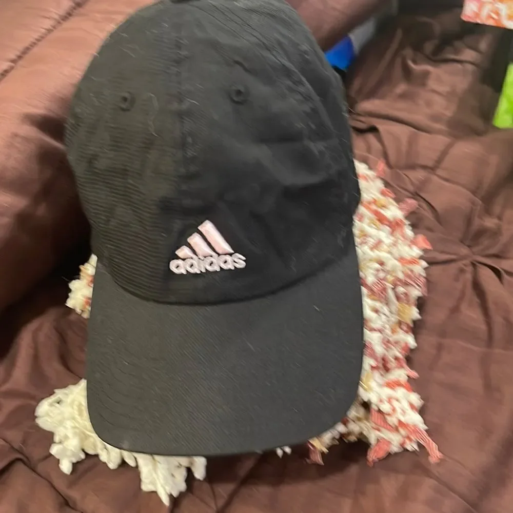 Ladies Adidas baseball cap black with light pink logo